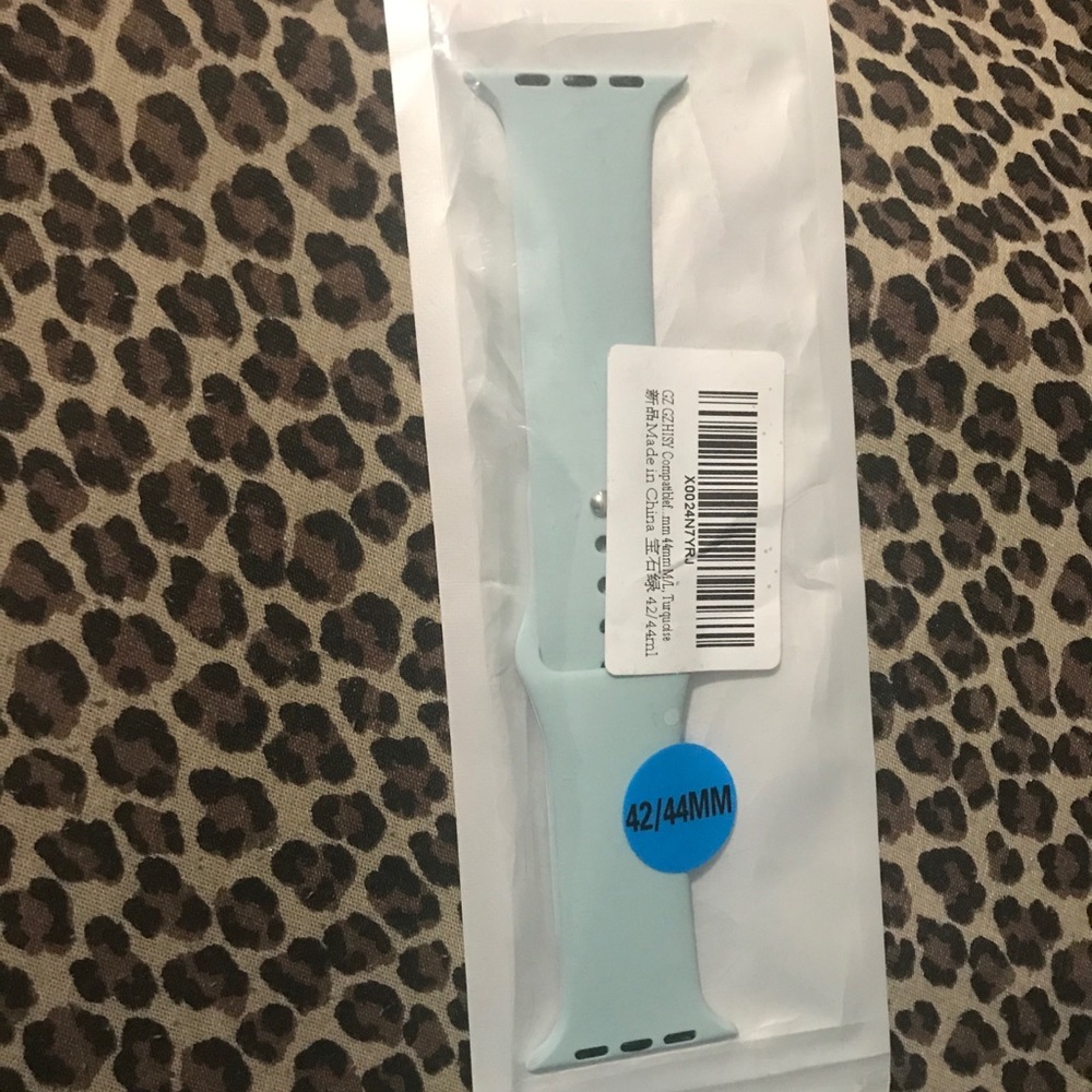 ⭐️NWT! Turquoise Apple Watch band. Fits size 42/44